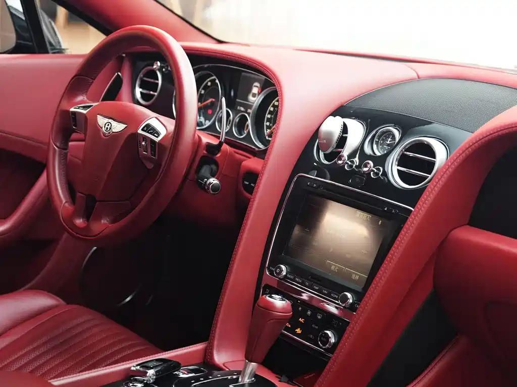 Bentley Continental 2017 — фото 13