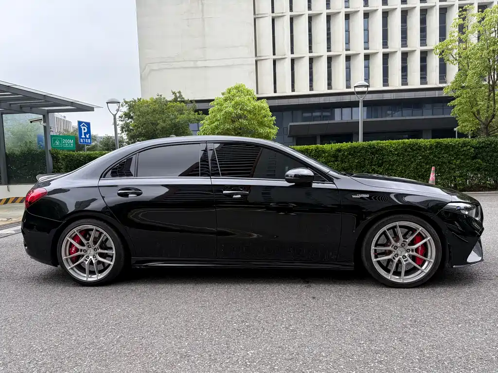 Mercedes-Benz A-Class AMG 2024 — фото 4