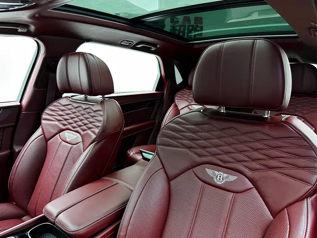Bentley Bentayga 2023 — фото 11