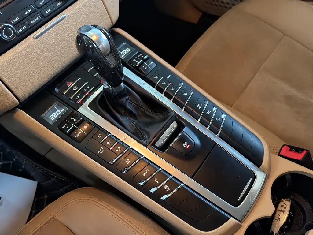 Porsche Macan 2017 — фото 11
