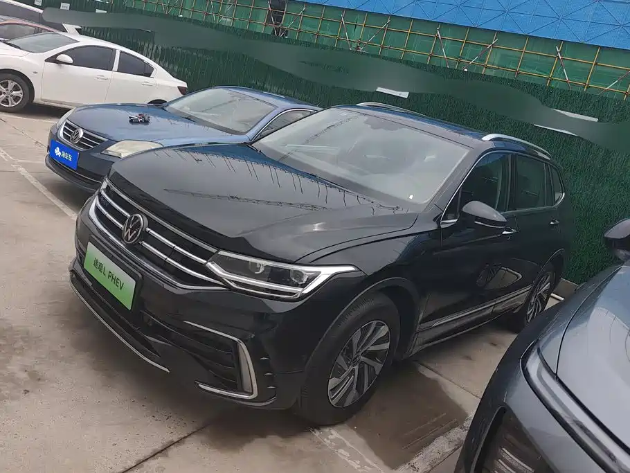Volkswagen Tiguan L Plug-In Hybrid 2025