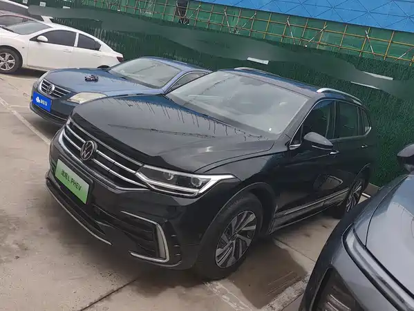 Volkswagen Tiguan L Plug-In Hybrid 2025