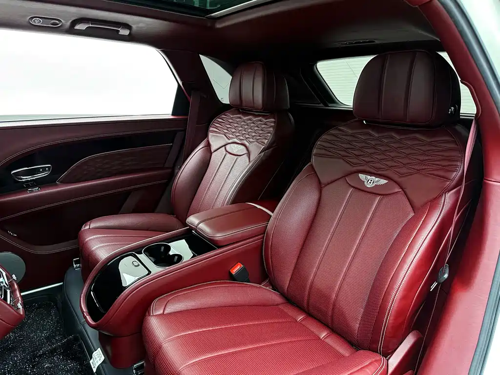 Bentley Bentayga 2023 — фото 12