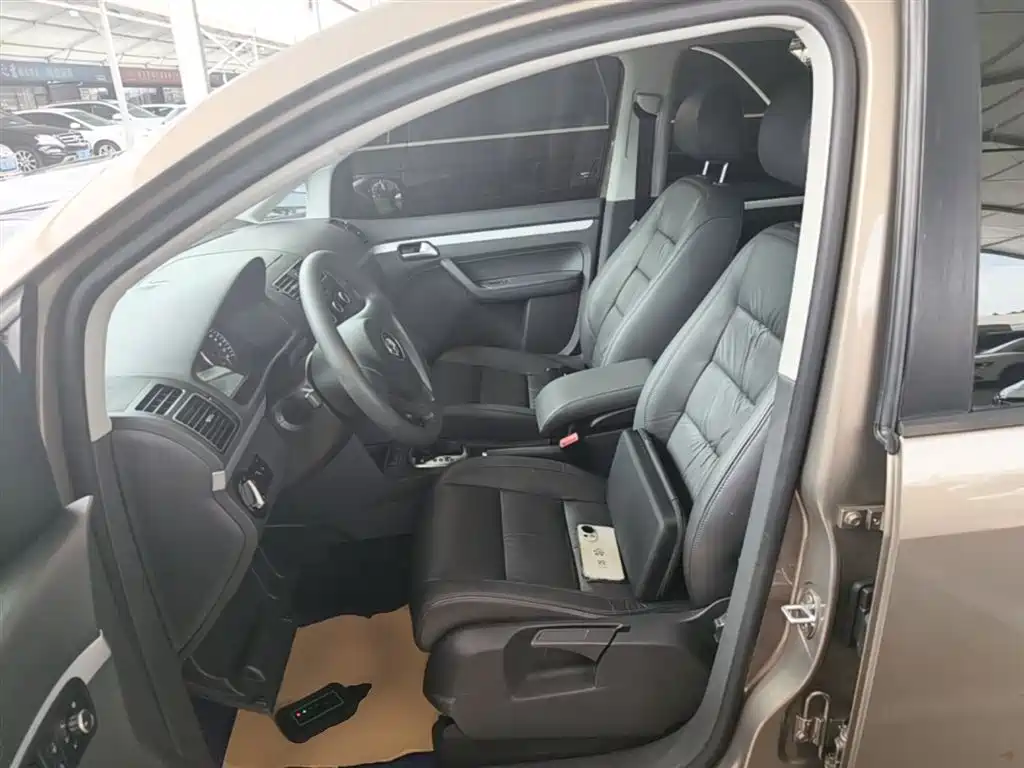 Volkswagen Touran 2015 — фото 15