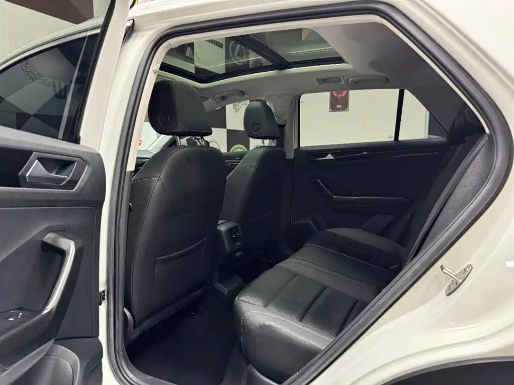 Volkswagen T-Roc 2023
