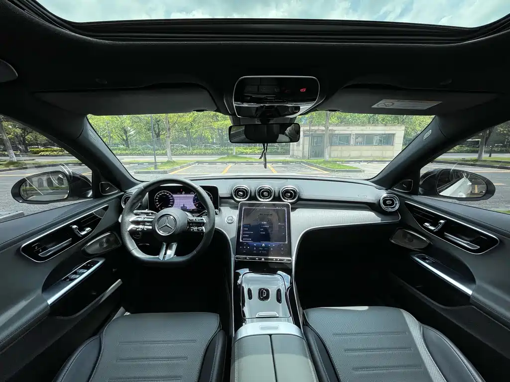 Mercedes-Benz C-Class 2023 — фото 17