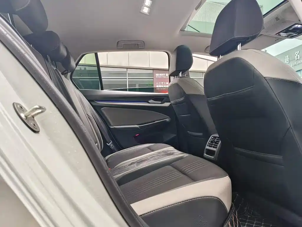 Volkswagen Golf 2025