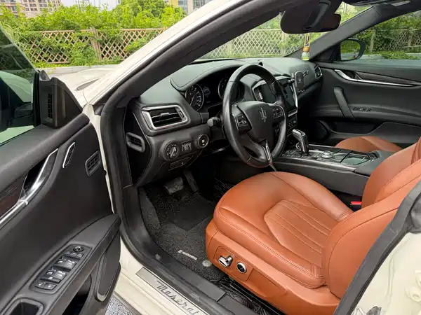 Maserati Ghibli 2021