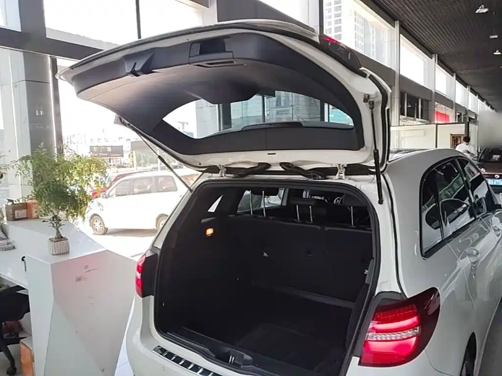 Mercedes-Benz B-Class 2017 — фото 19