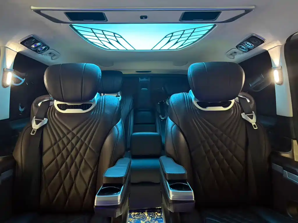 Mercedes-Benz V-Class 2022 — фото 11