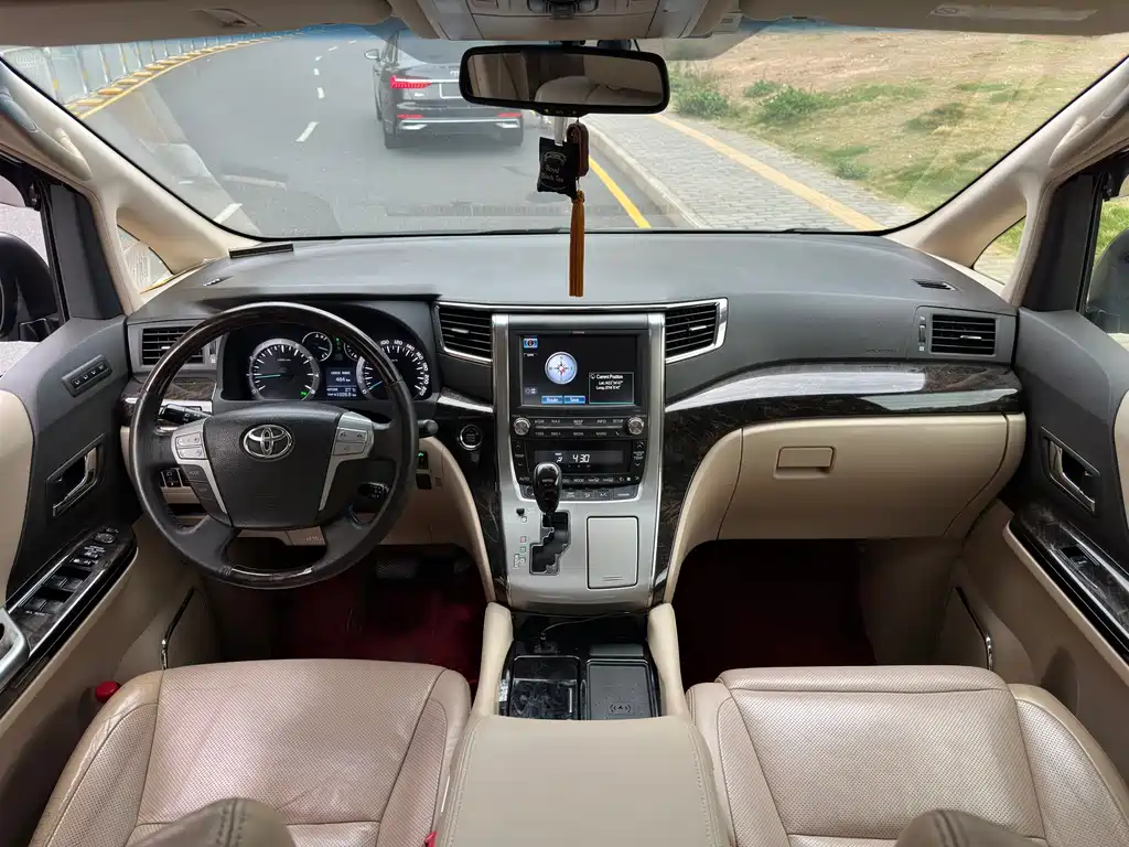 Toyota Alphard 2015 — фото 17