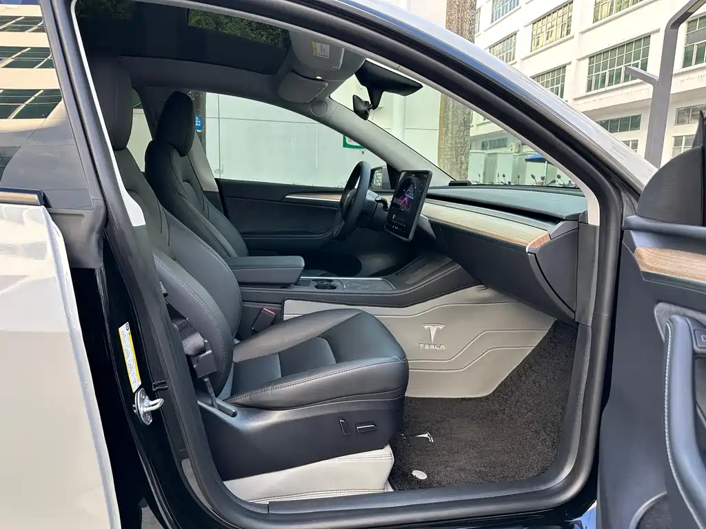 Tesla Model Y 2023 — фото 14