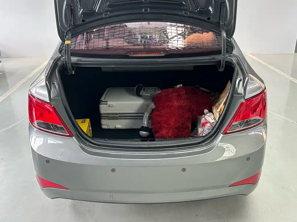 Hyundai Verna 2015 — фото 24