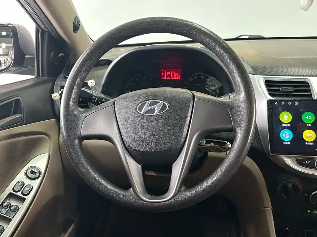 Hyundai Verna 2015 — фото 20