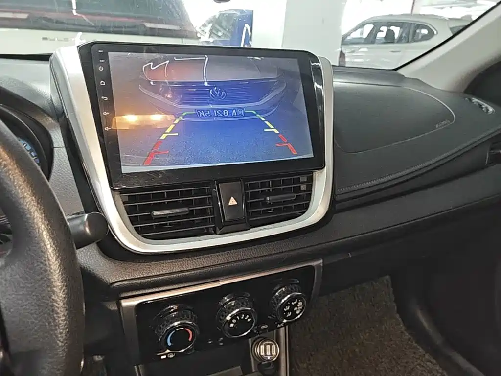 Toyota Yaris L 2017 — фото 13