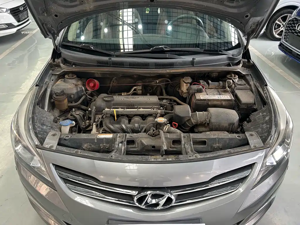 Hyundai Verna 2015 — фото 27