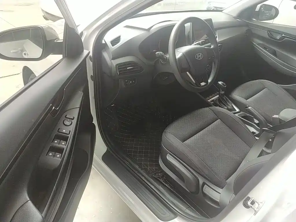 Hyundai Elantra 2021 — фото 16