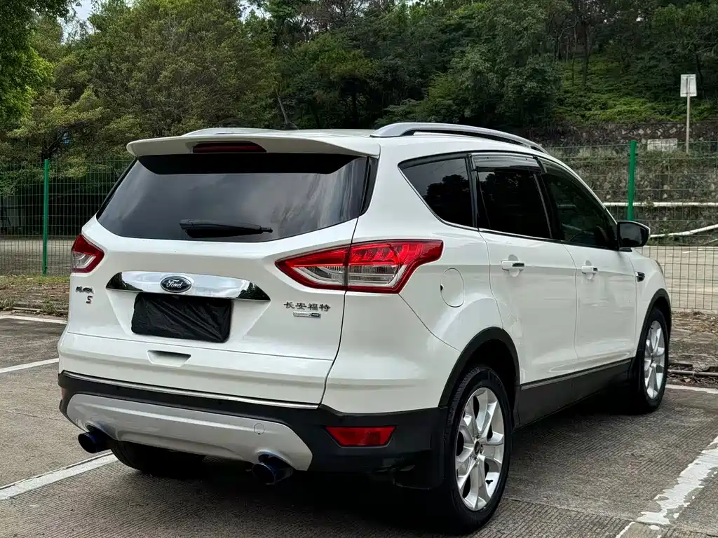 Ford Kuga 2015 — фото 10