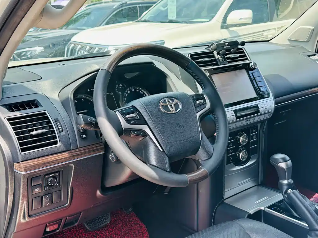 Toyota Prado 2019 — фото 8