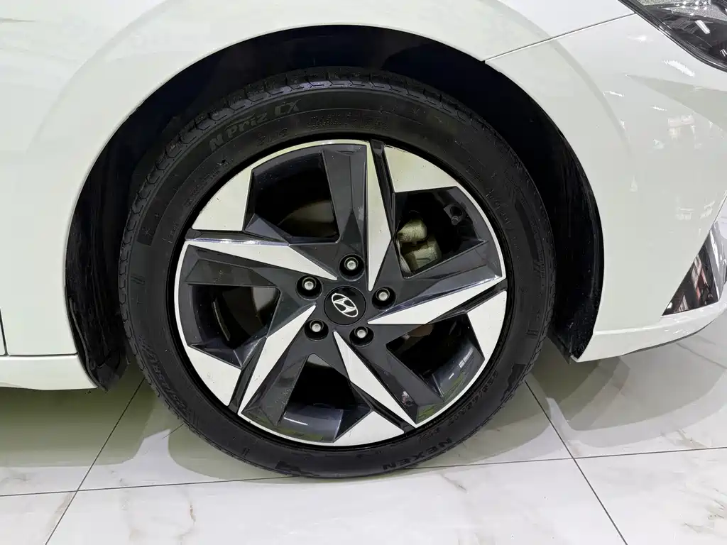 Hyundai Elantra 2022 — фото 10