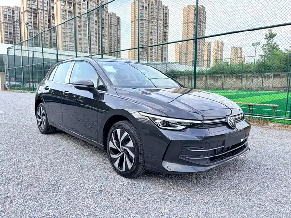 Volkswagen Golf 2025