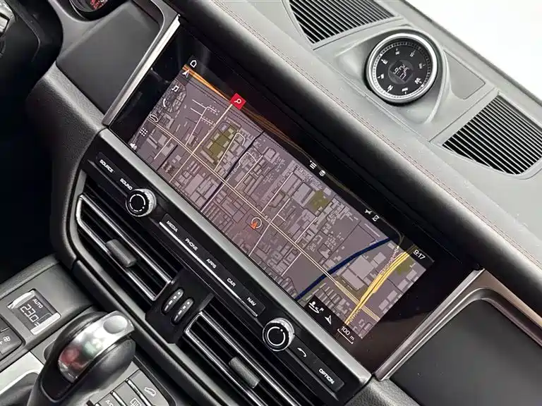 Porsche Macan 2019 — фото 10