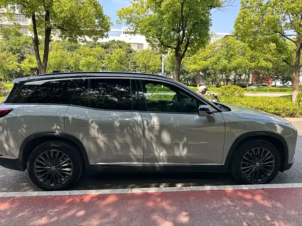 NIO ES8 2022