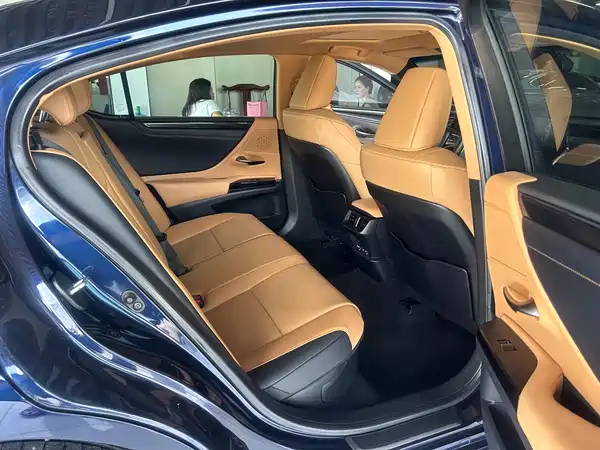 Lexus ES 2022