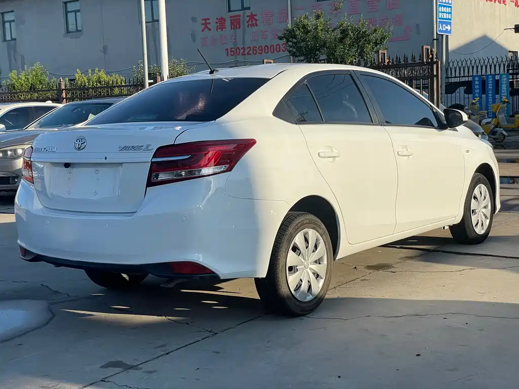 Toyota Yaris L 2018 — фото 10