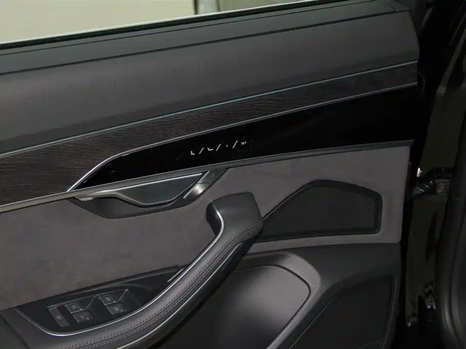 Audi A8 2023 — фото 22