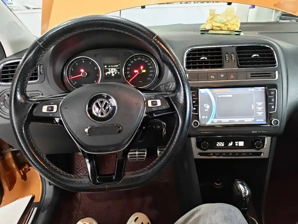 Volkswagen Polo 2015 — фото 10