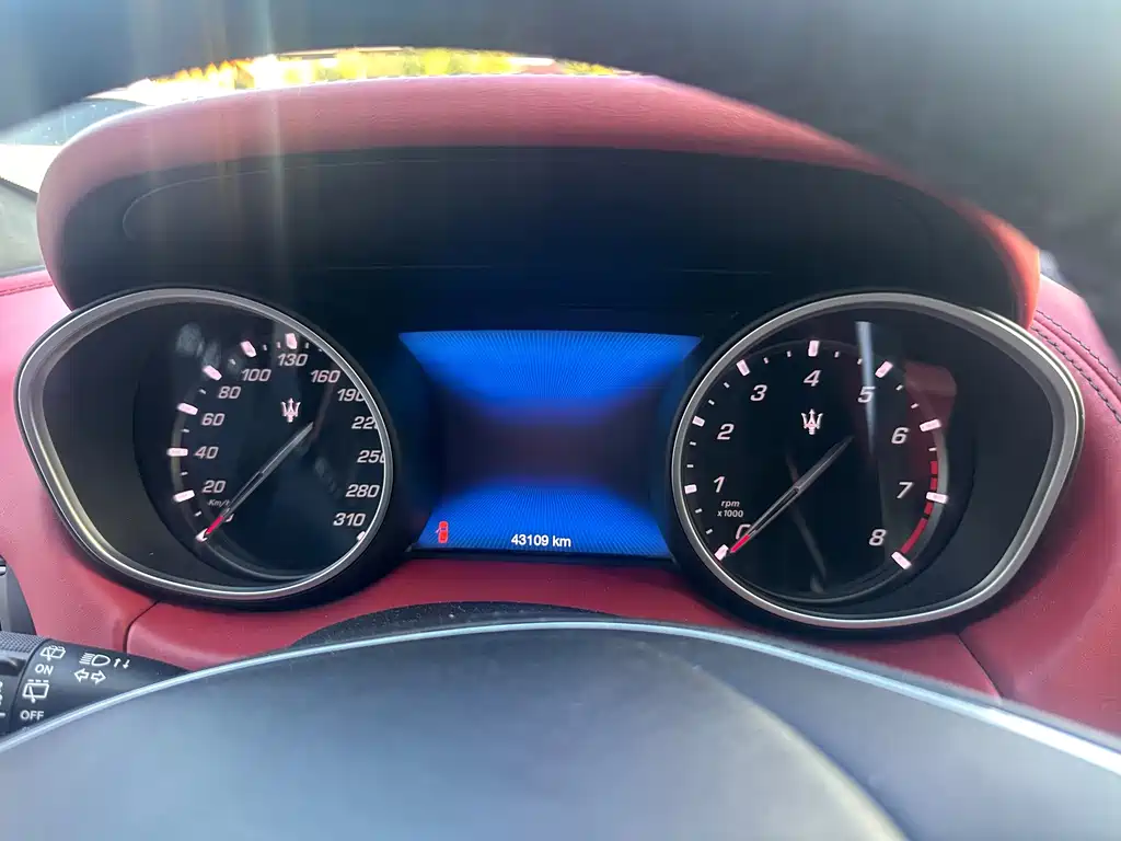 Maserati Levante 2018 — фото 17