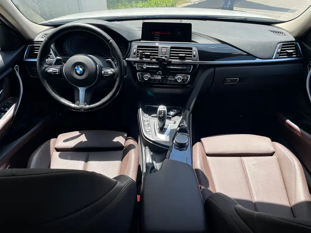 BMW 3 Series 2019 — фото 9