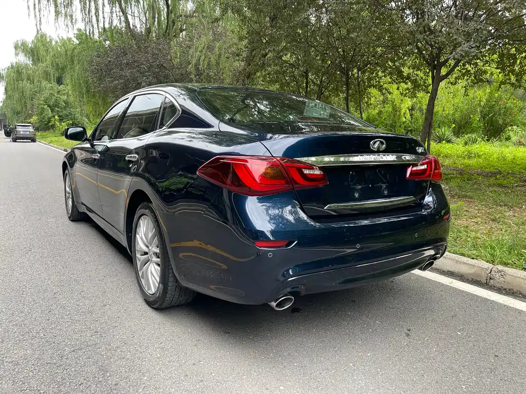 Infiniti Q70 2016 — фото 12