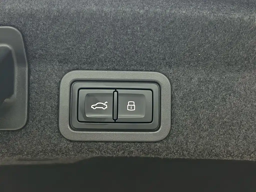 Audi A6L 2023 — фото 28