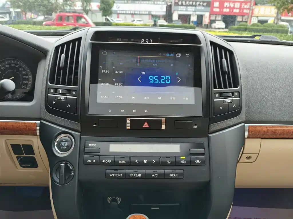 Toyota Land Cruiser 2015 — фото 10