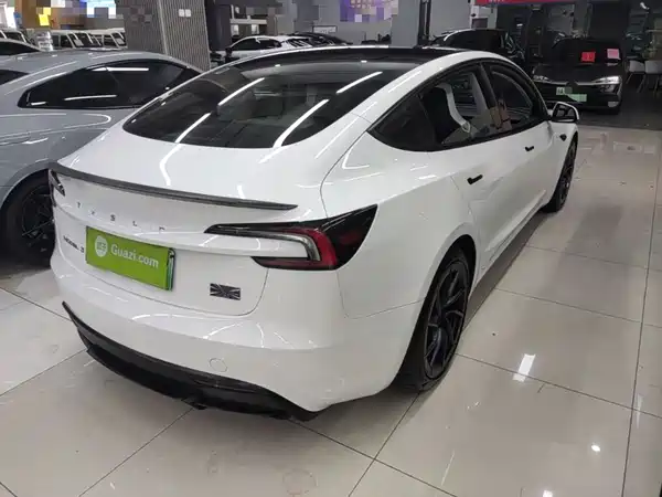 Tesla Model 3 2024