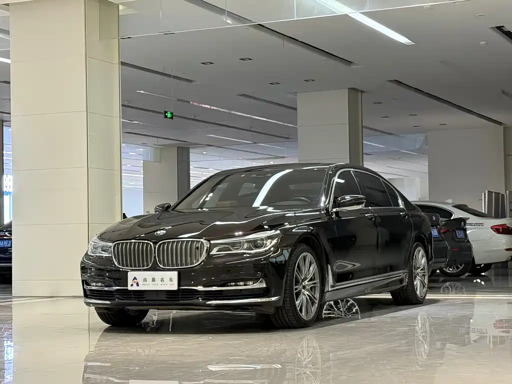 BMW 7 Series 2018 — фото 1