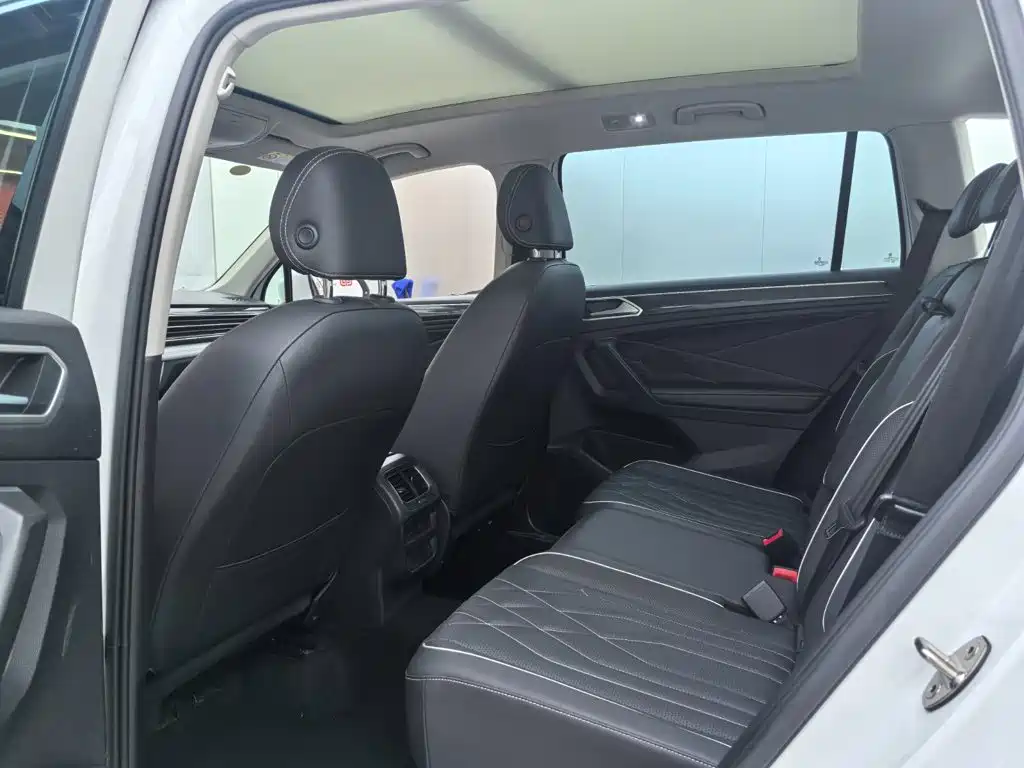 Volkswagen Tiguan L 2023 — фото 11