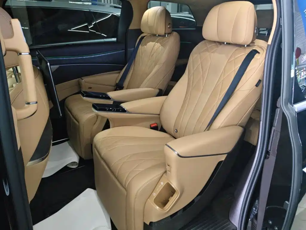 Denza D9 2026 — фото 17