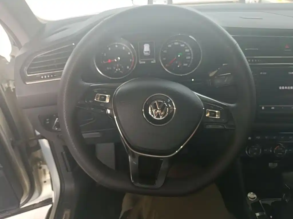 Volkswagen Tiguan L 2018 — фото 11