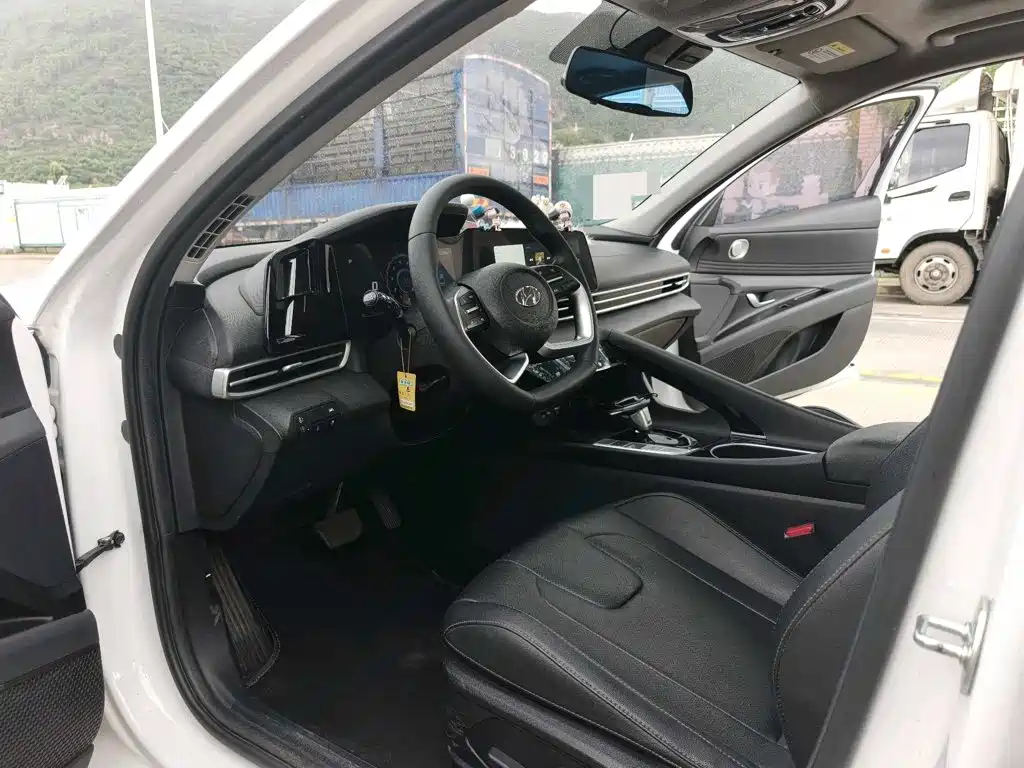 Hyundai Elantra 2023