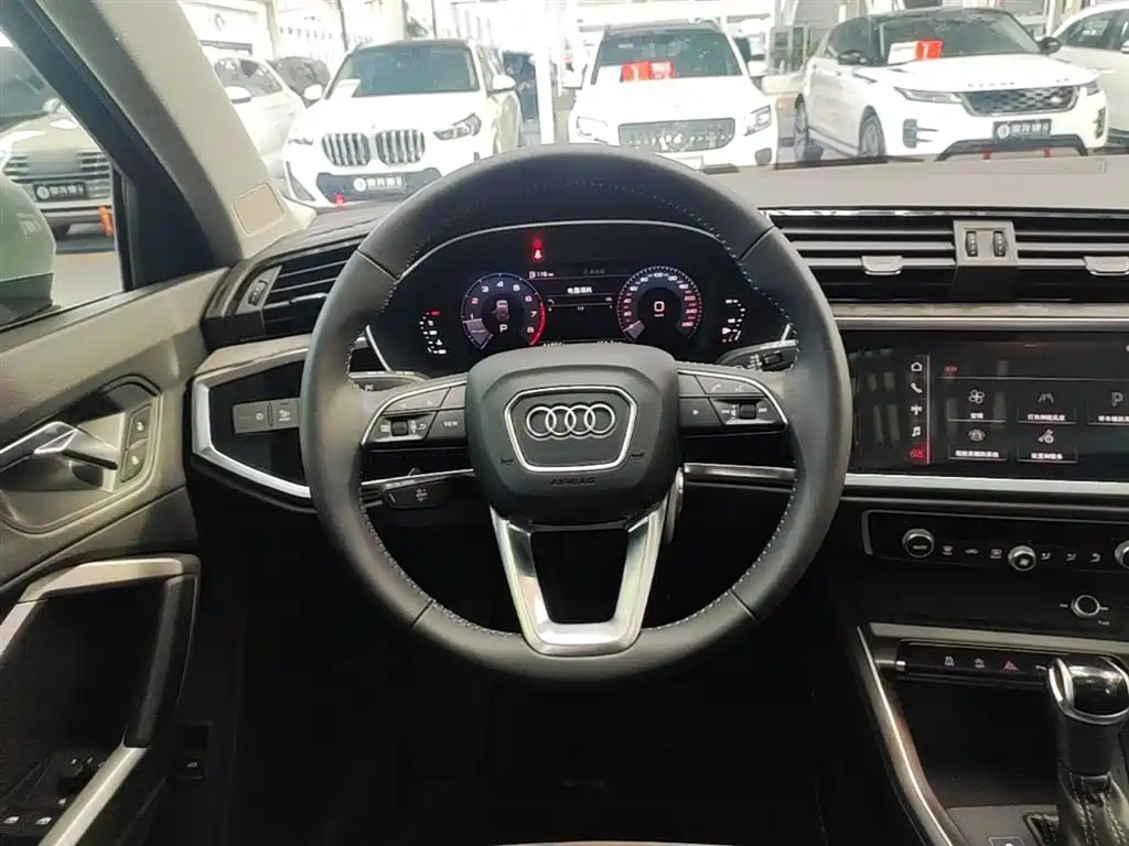 Audi Q3 2020 — фото 11