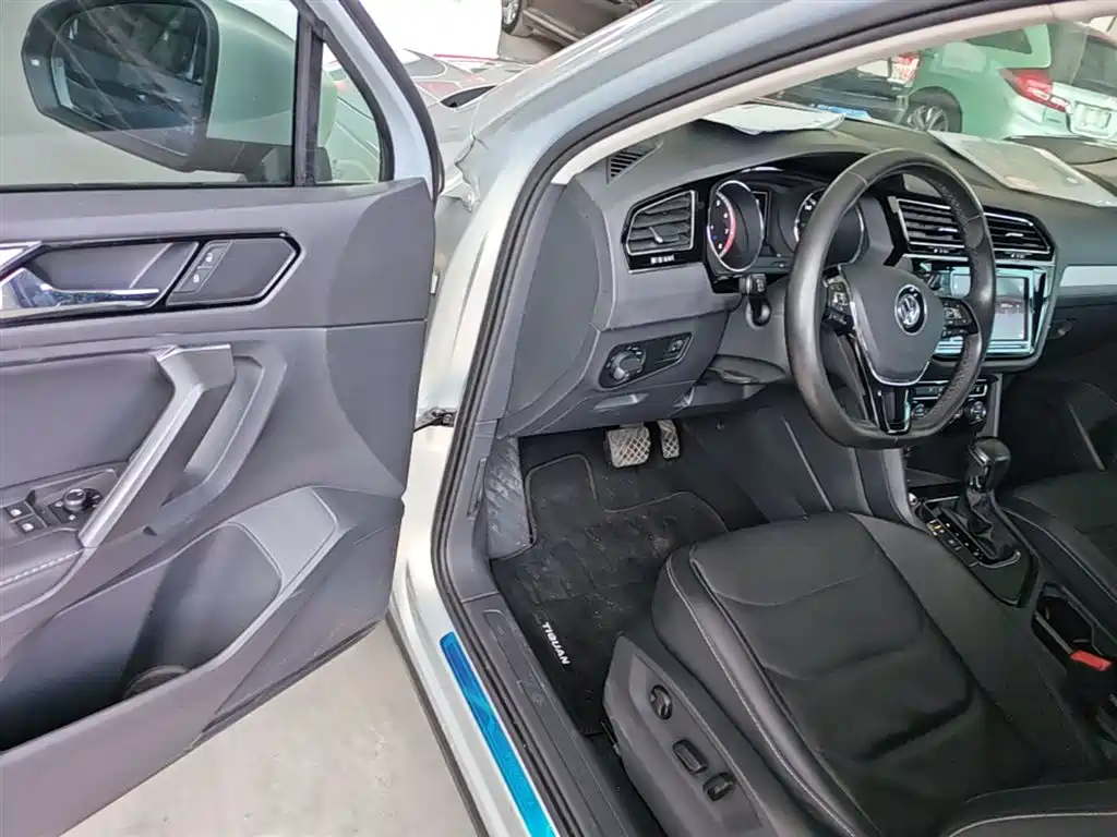Volkswagen Tiguan L 2018 — фото 16