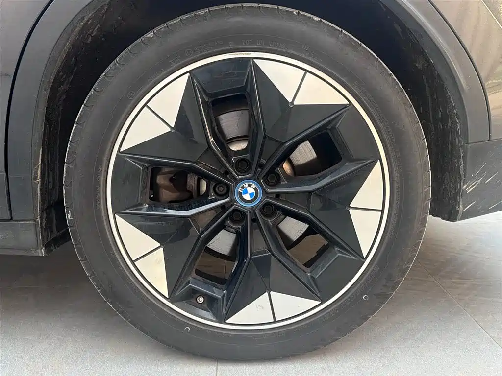 BMW iX3 2020 — фото 18