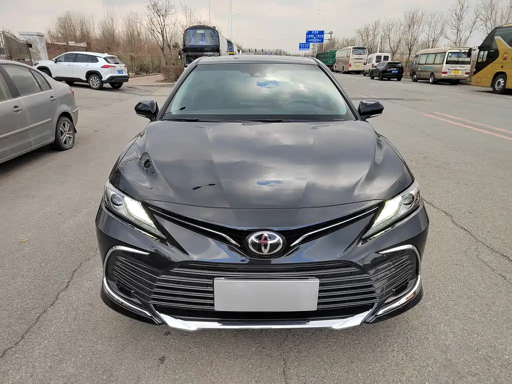 Toyota Camry 2023 — фото 3
