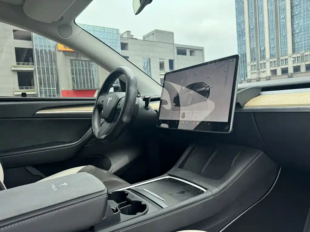 Tesla Model Y 2023 — фото 13