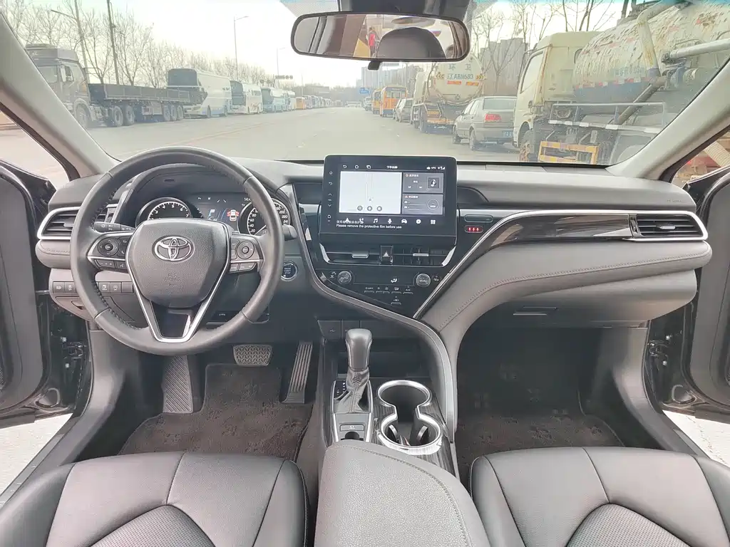 Toyota Camry 2023 — фото 17