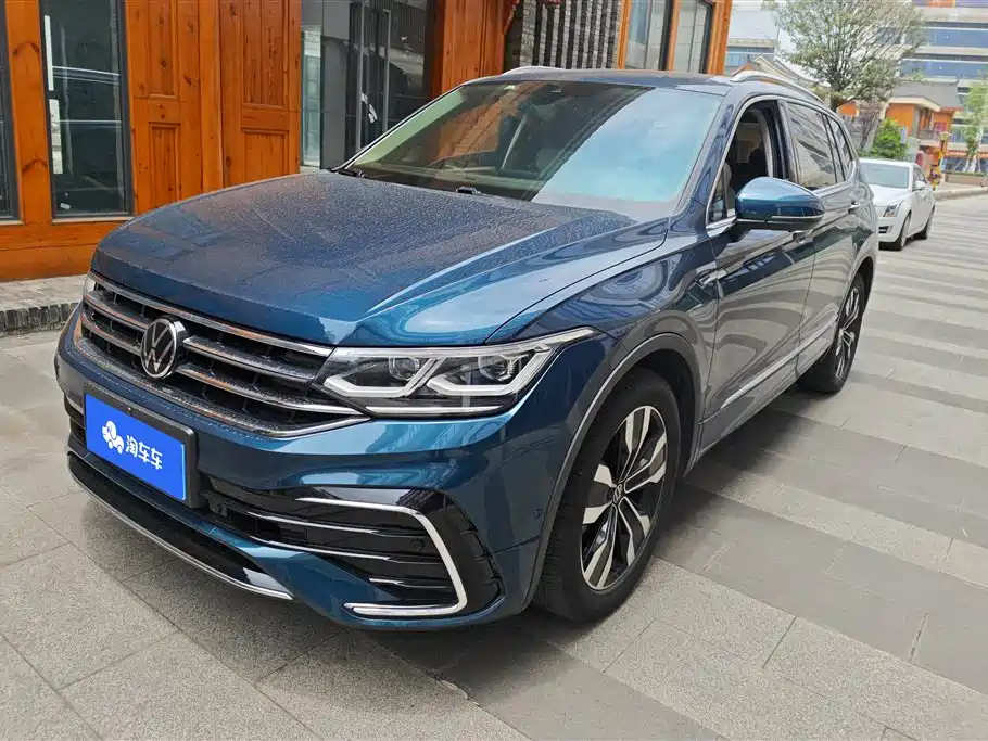 Volkswagen Tiguan L 2022 — фото 1