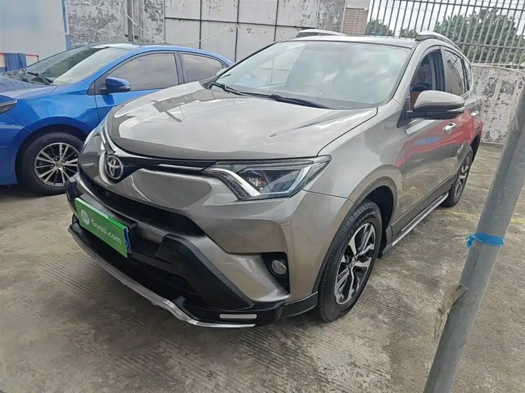 Toyota RAV4 2019 — фото 2